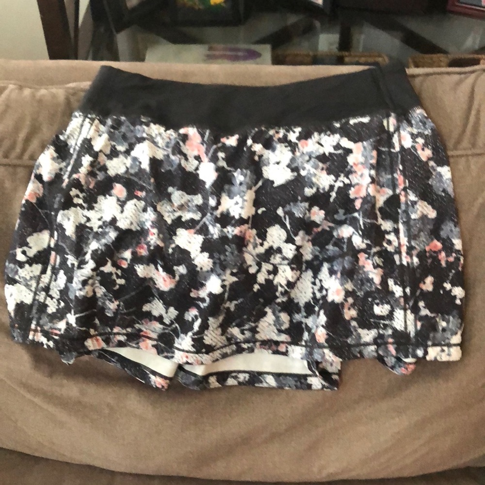 Lululemon running/tennis skort. Size 4 tall.